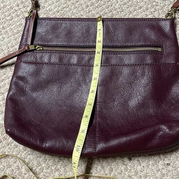 Fossil maroon color Fiona shoulder bag with multiple pockets - Picture 12 of 12